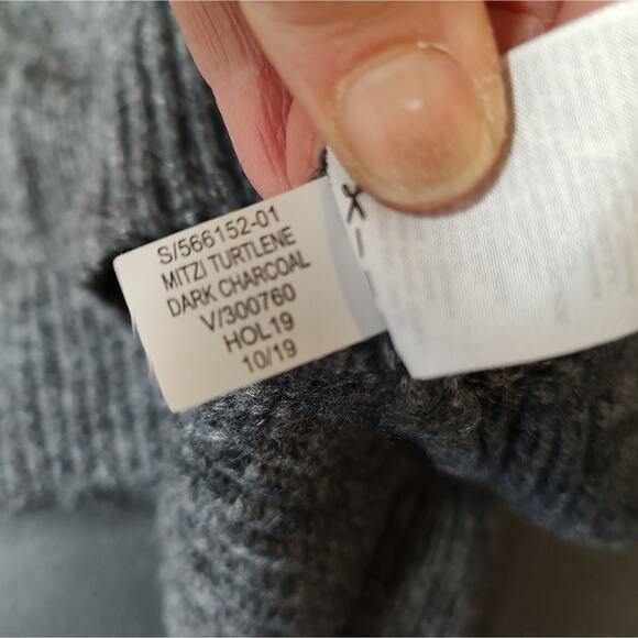 Banana Republic Petite Small Gray Wool Blend Sweater - Picture 5 of 7